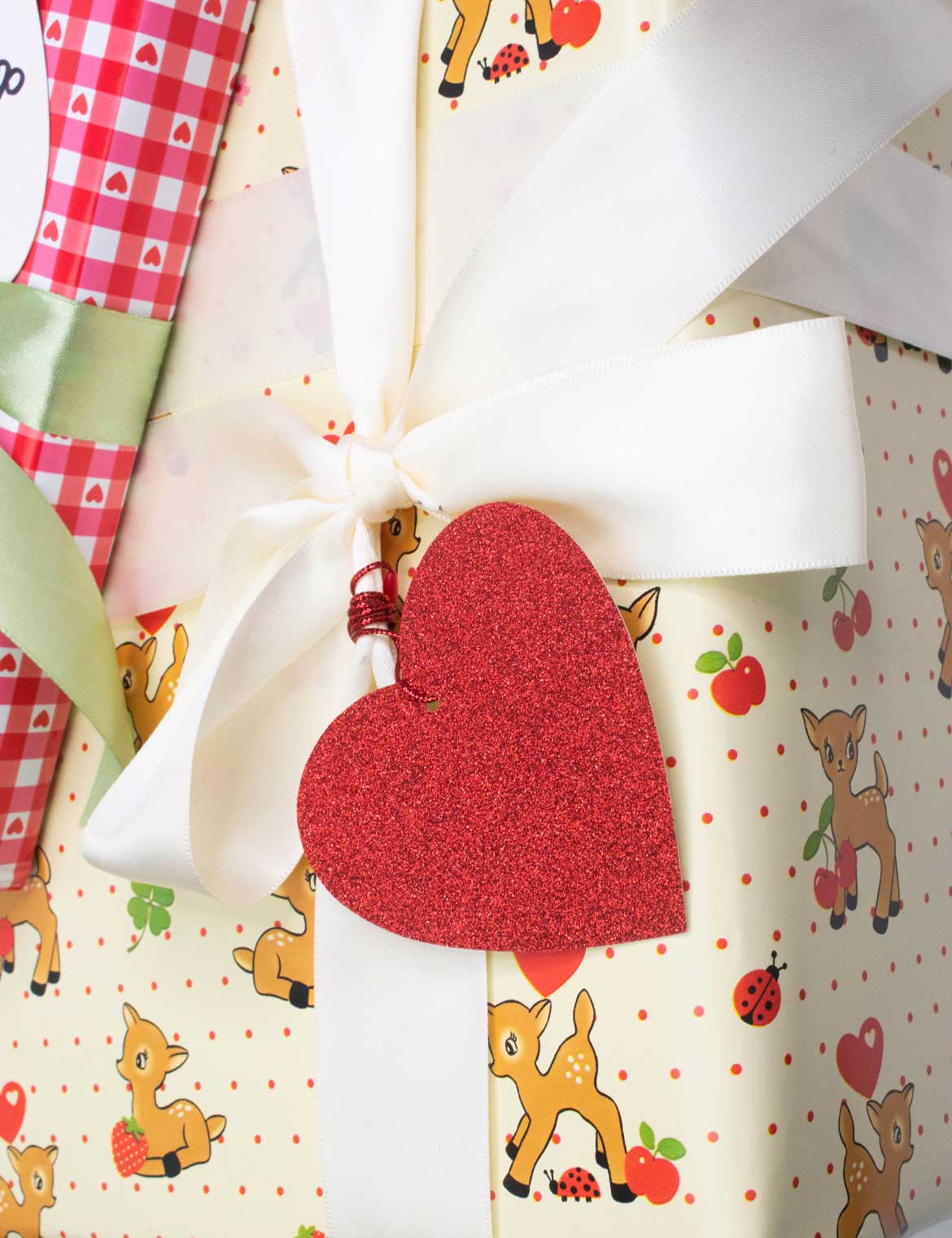 Red Glitter Heart Hangtag - Set of 10