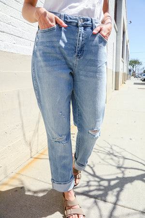 Judy Blue High-Rise Boyfriend Cuffed Hem Star Pocket Jeans