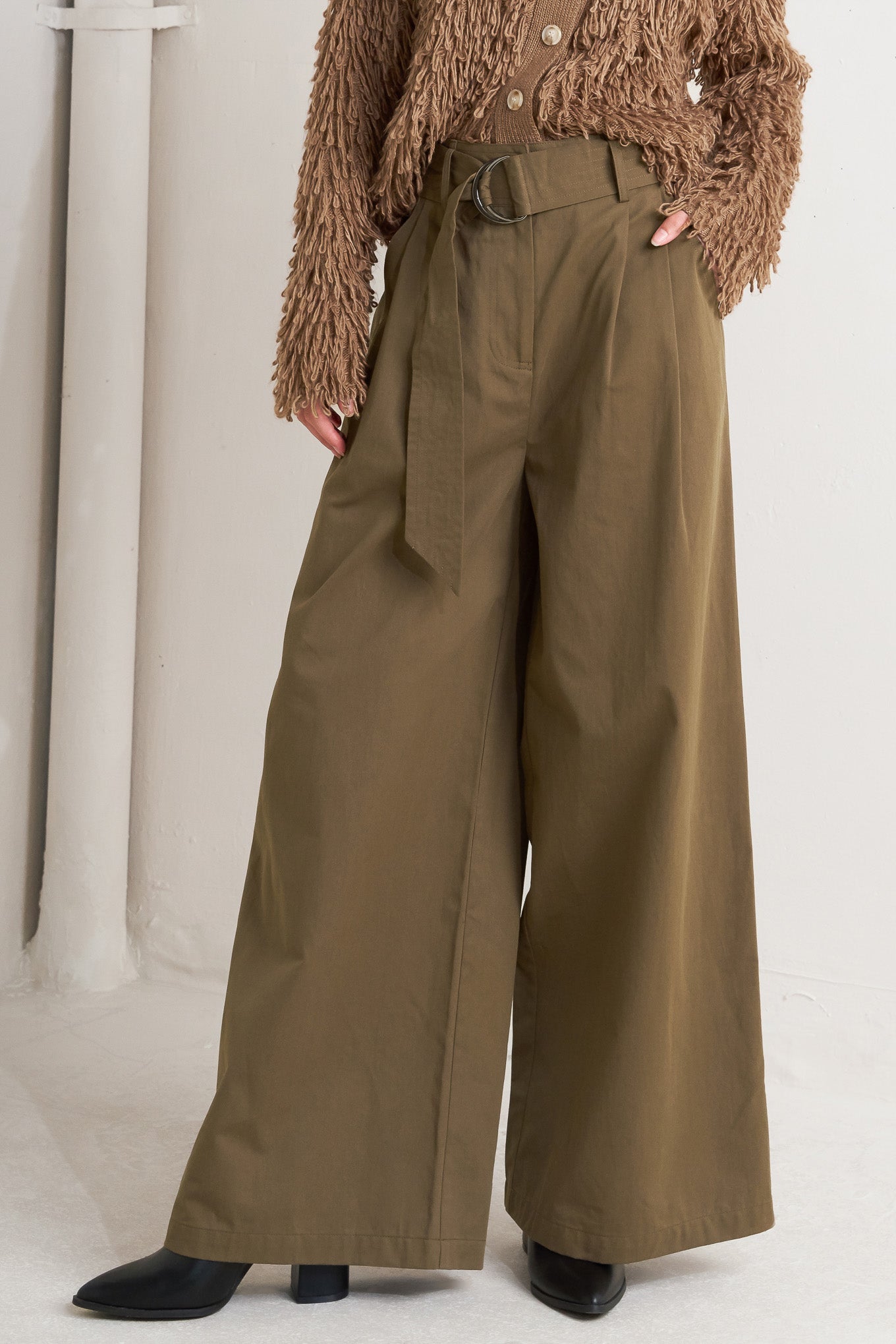 ELEGANCE UNVEILED WOVEN PANTS