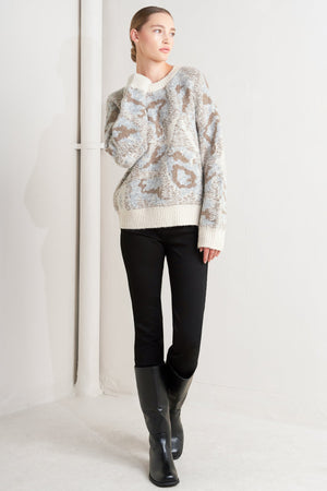 PROMINENT CHARM PULLOVER SWEATER TOP