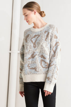 PROMINENT CHARM PULLOVER SWEATER TOP