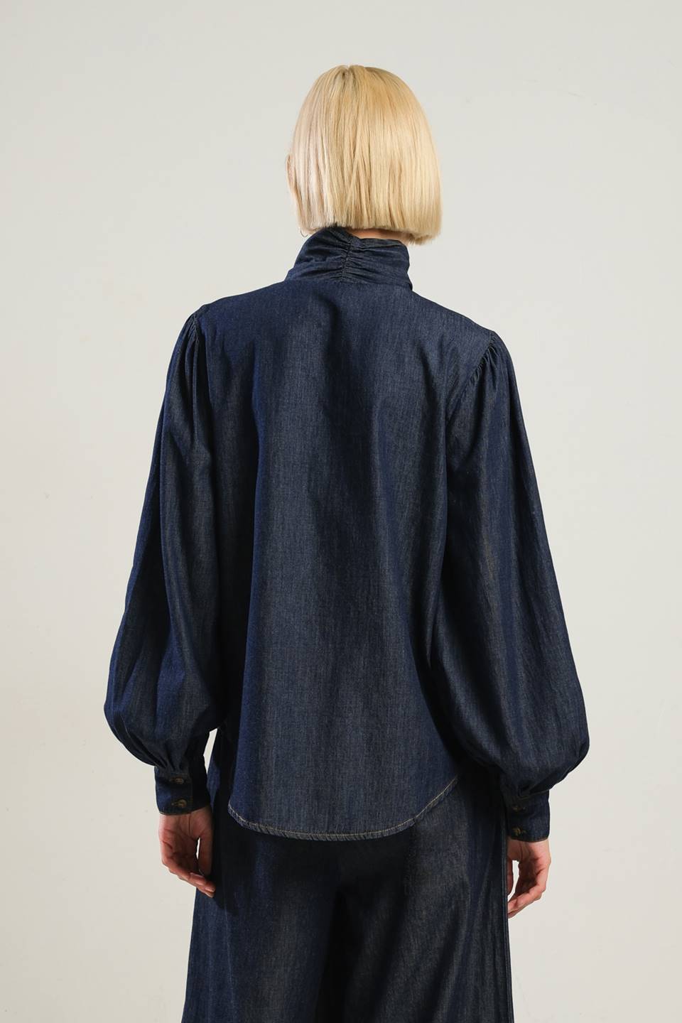 THERE IN MY MIND CHAMBRAY TOP