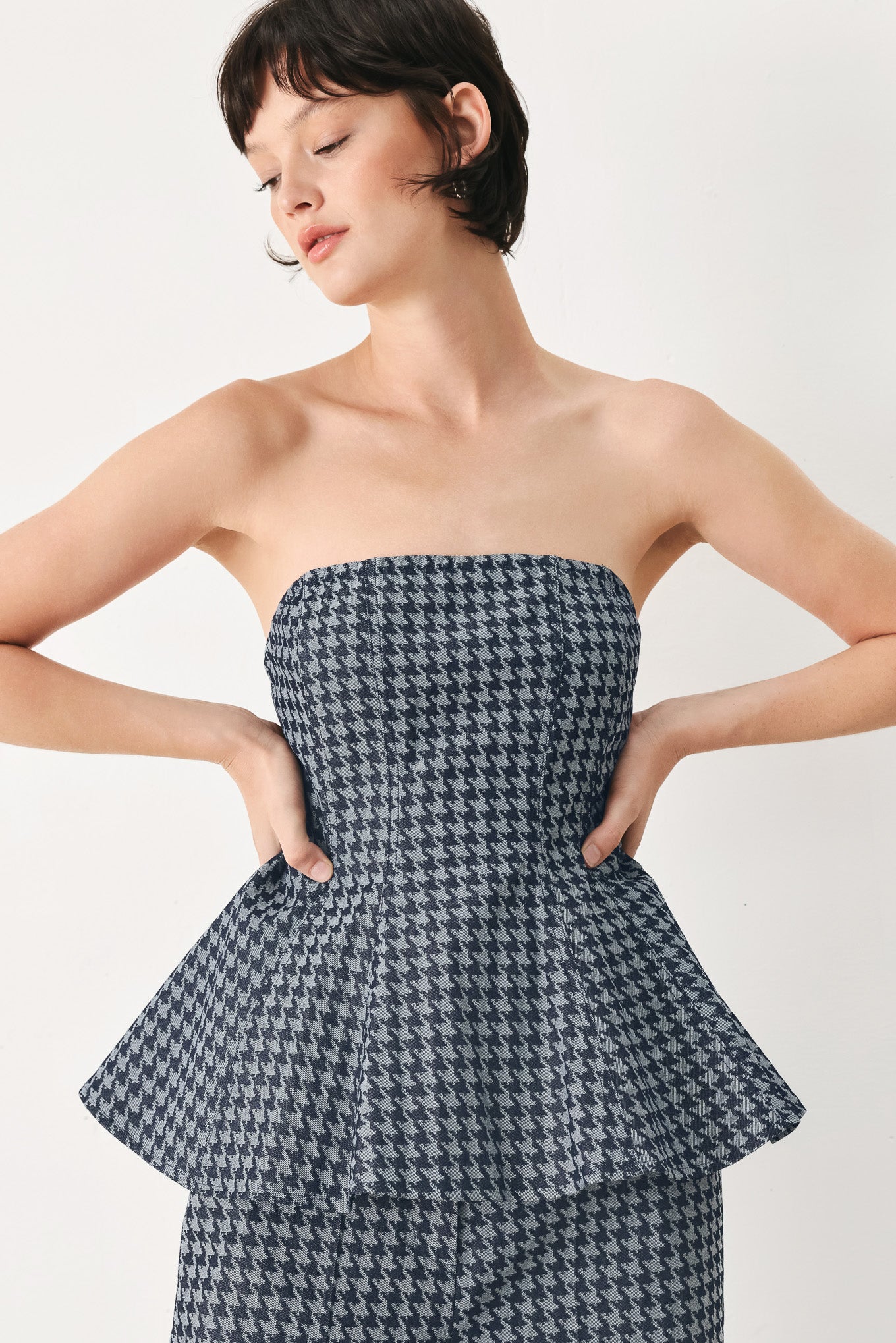 NOIR SOCIETY WOVEN TUBE TOP