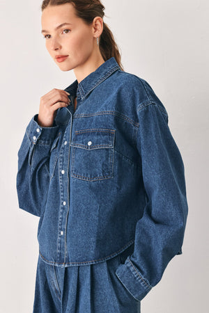 BLUE ECHO PLEATED DENIM JACKET