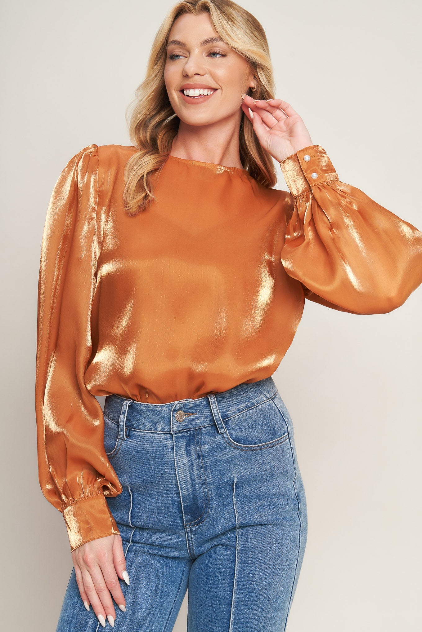 OUTING LIGHT WOVEN TOP