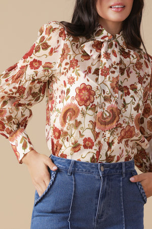 MEMORIES IN FOCUS WOVEN BLOUSE