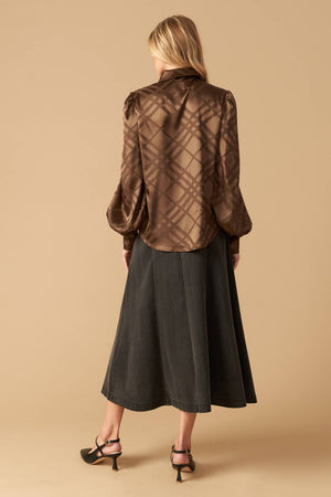 THE ART OF BALANCE WOVEN SATIN TOP