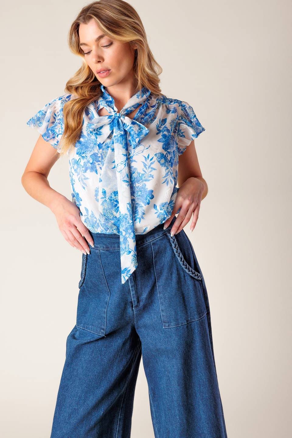 BEAUTY ICON WOVEN TOP