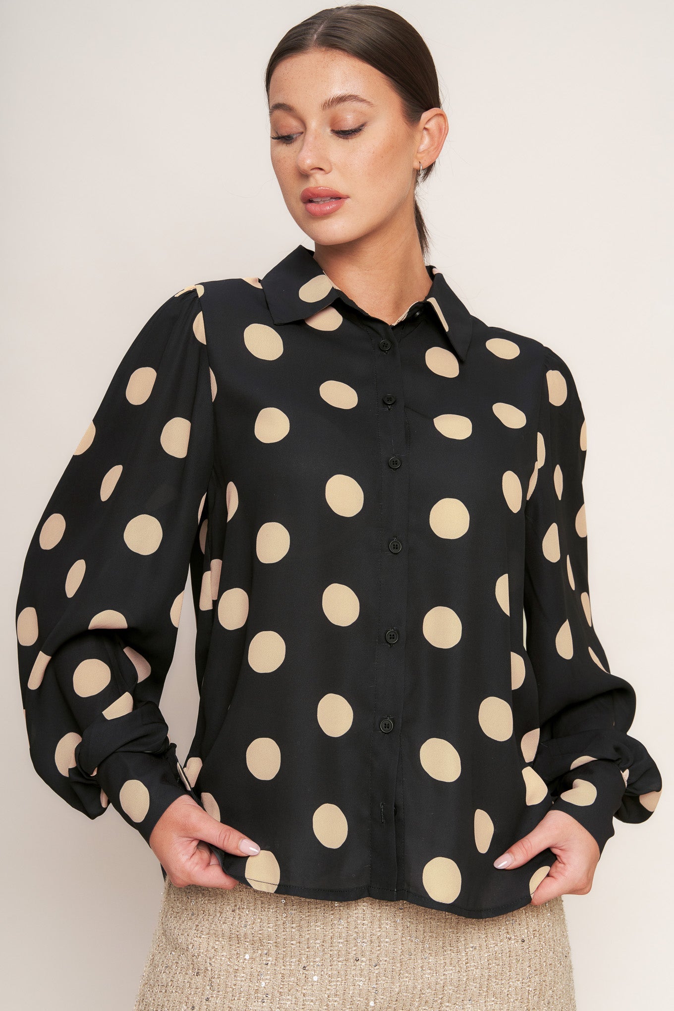 URBAN CIRCLES WOVEN TOP