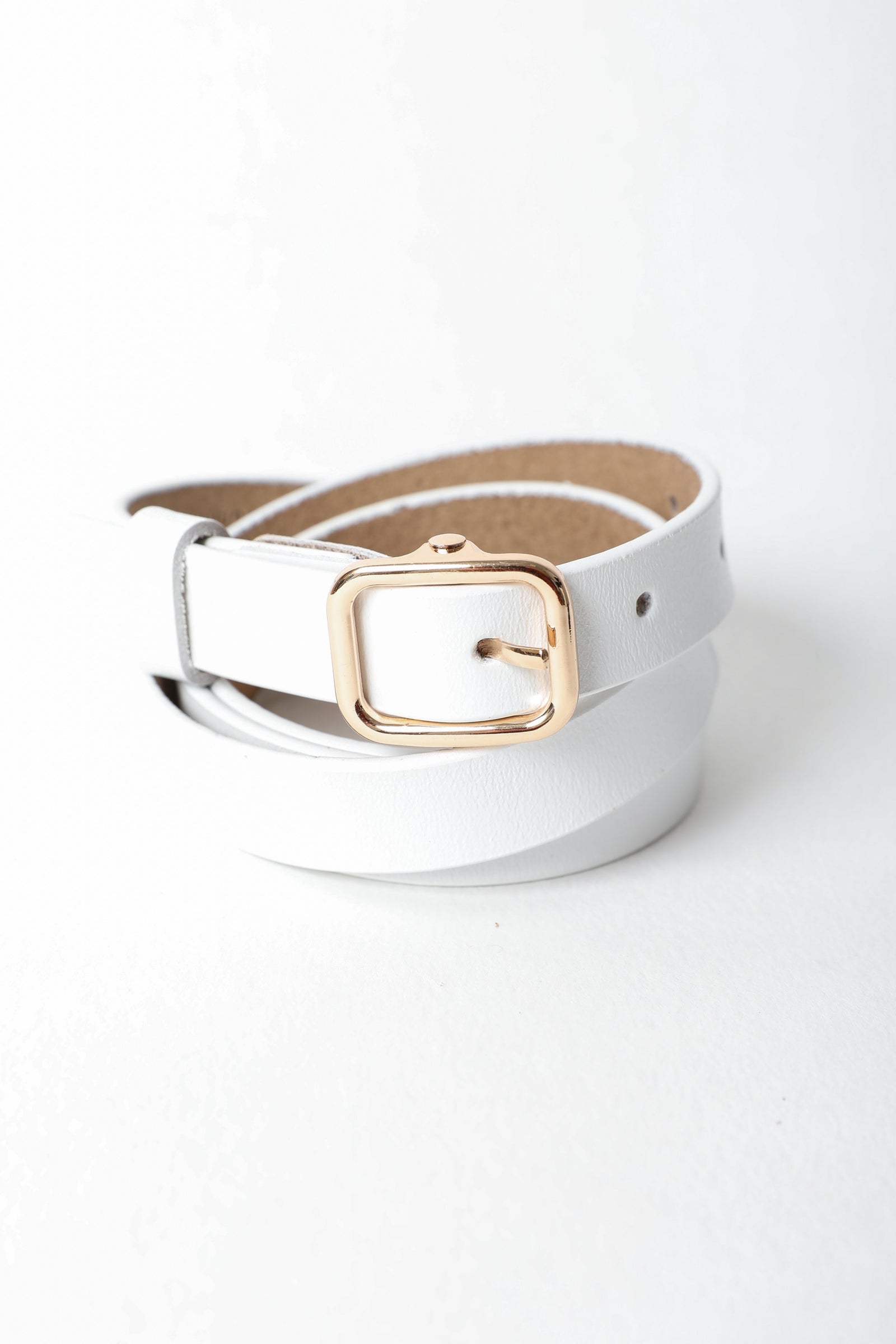 Versatile Skinny Leather Belt – Perfect for Any Outfit 💫