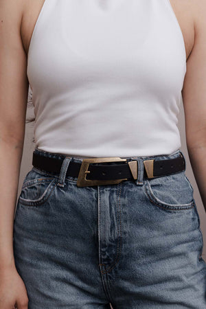 Minimalist Vegan Leather Belt – Sleek & Adjustable Buckle Strap
