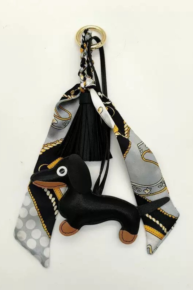 Fringed Dachshund Leather Charm – Multi-Use Bag Accessory & Scarf Ring 🐶💫