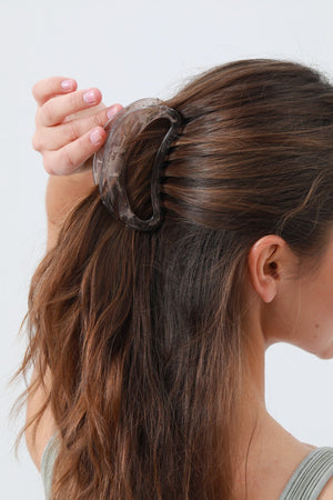 Crescent Moon Hair Clip – Minimalist Curve Design 🌙 Leto Collection
