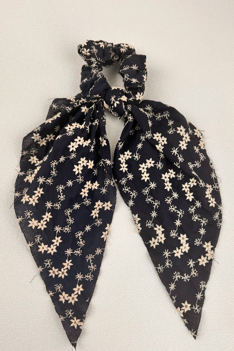 Vintage Charm: Floral Embroidered Cotton Scarf Scrunchie Leto Collection