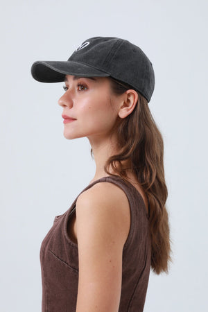 Heart Embroidered Washed Baseball Cap – Adjustable & Vintage ⚾❤️ Leto Collection