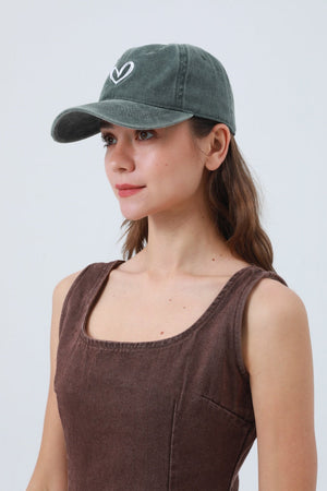 Heart Embroidered Washed Baseball Cap – Adjustable & Vintage ⚾❤️ Leto Collection