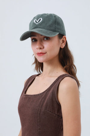 Heart Embroidered Washed Baseball Cap – Adjustable & Vintage ⚾❤️ Leto Collection