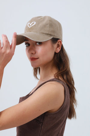 Heart Embroidered Washed Baseball Cap – Adjustable & Vintage ⚾❤️ Leto Collection
