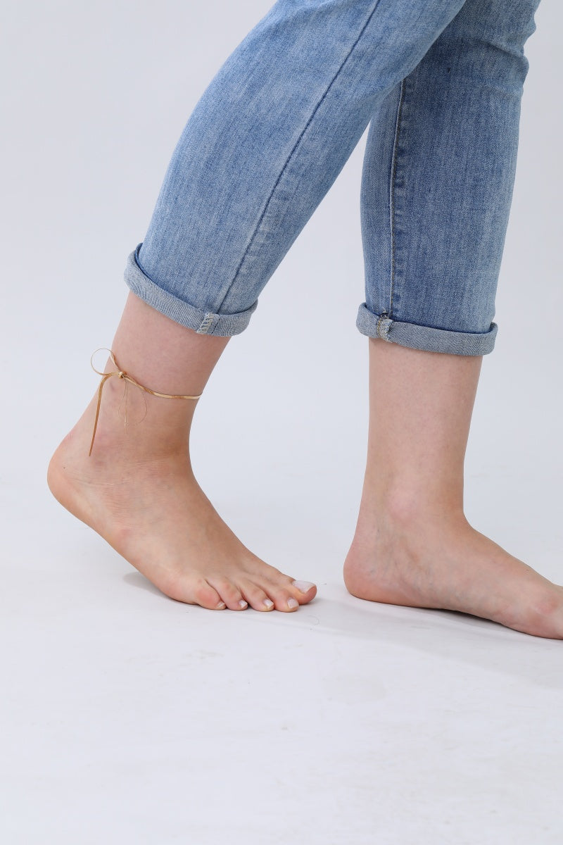 Delicate Gold Bow Anklet – Playful Elegance for Every Step✨