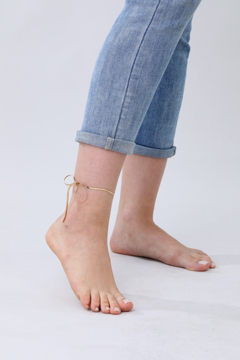 Delicate Gold Bow Anklet – Playful Elegance for Every Step✨