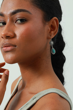 Vintage Floral Earrings – Boho Turquoise Accent 🌸💎