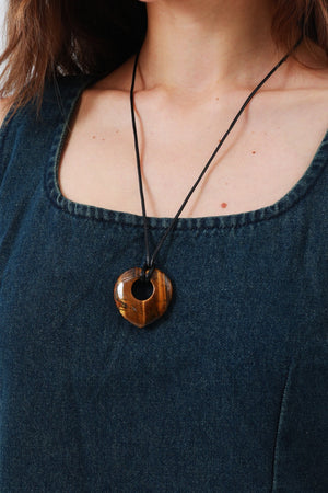 Hollow Heart Gemstone Pendant Necklace for Women – Delicate & Meaningful 💎