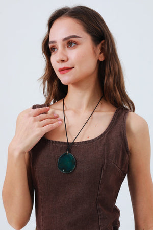 Raw Gemstone Pendant Necklace – Organic & Irregular Stone 💎