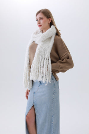 Luxe Bouclé Knit Scarf – Textured Elegance with Fringe❄️✨