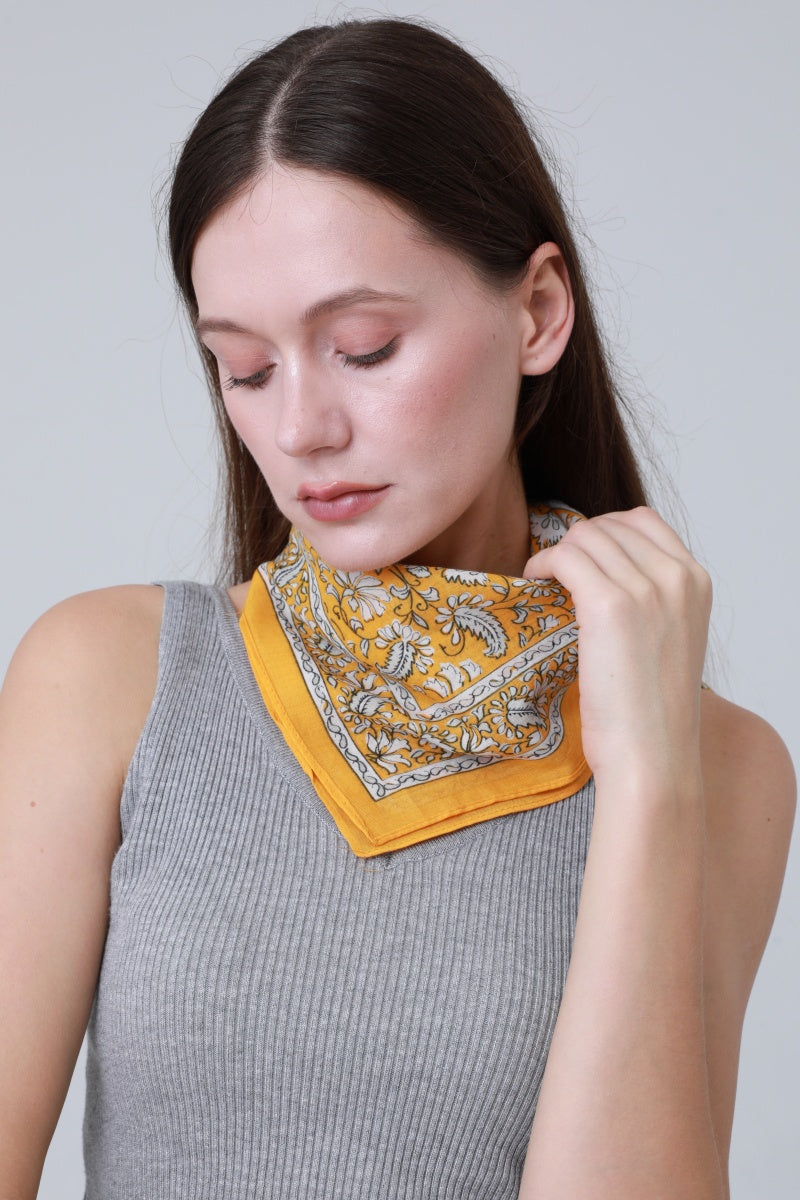 Printed Square Bandanas – Versatile Hair & Neck Scarf Set 🌸🧣
