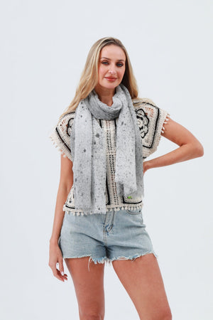 Tie-Dye Ribbed Oblong Scarf – Fringed & Artistic Wrap 🎨🧣