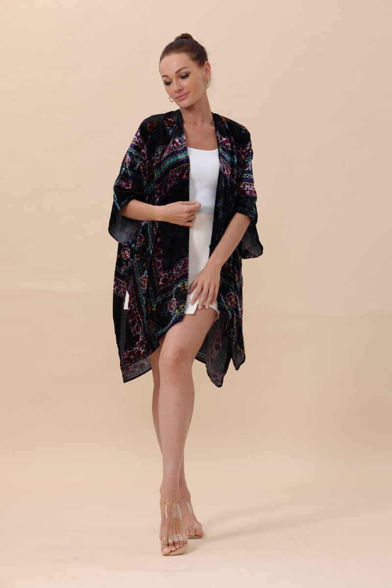 Floral-Stripe Velvet Kimono – Luxe Textures & Modern Tradition🌿✨