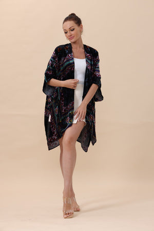 Floral-Stripe Velvet Kimono – Luxe Textures & Modern Tradition🌿✨