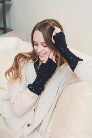 Texting-Friendly Arm Warmers – Trendy Winter Essentials ❄️📱