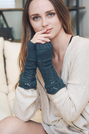 Texting-Friendly Arm Warmers – Trendy Winter Essentials ❄️📱