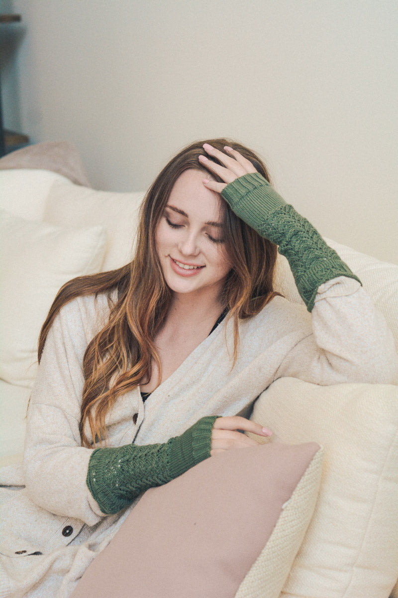 Texting-Friendly Arm Warmers – Trendy Winter Essentials ❄️📱