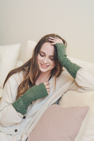 Texting-Friendly Arm Warmers – Trendy Winter Essentials ❄️📱