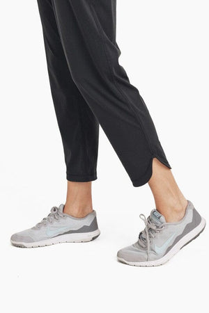 Athleisure Joggers with Curved Notch Hem Mono B 