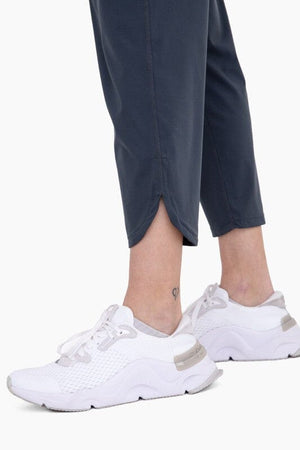 Athleisure Joggers with Curved Notch Hem Mono B 