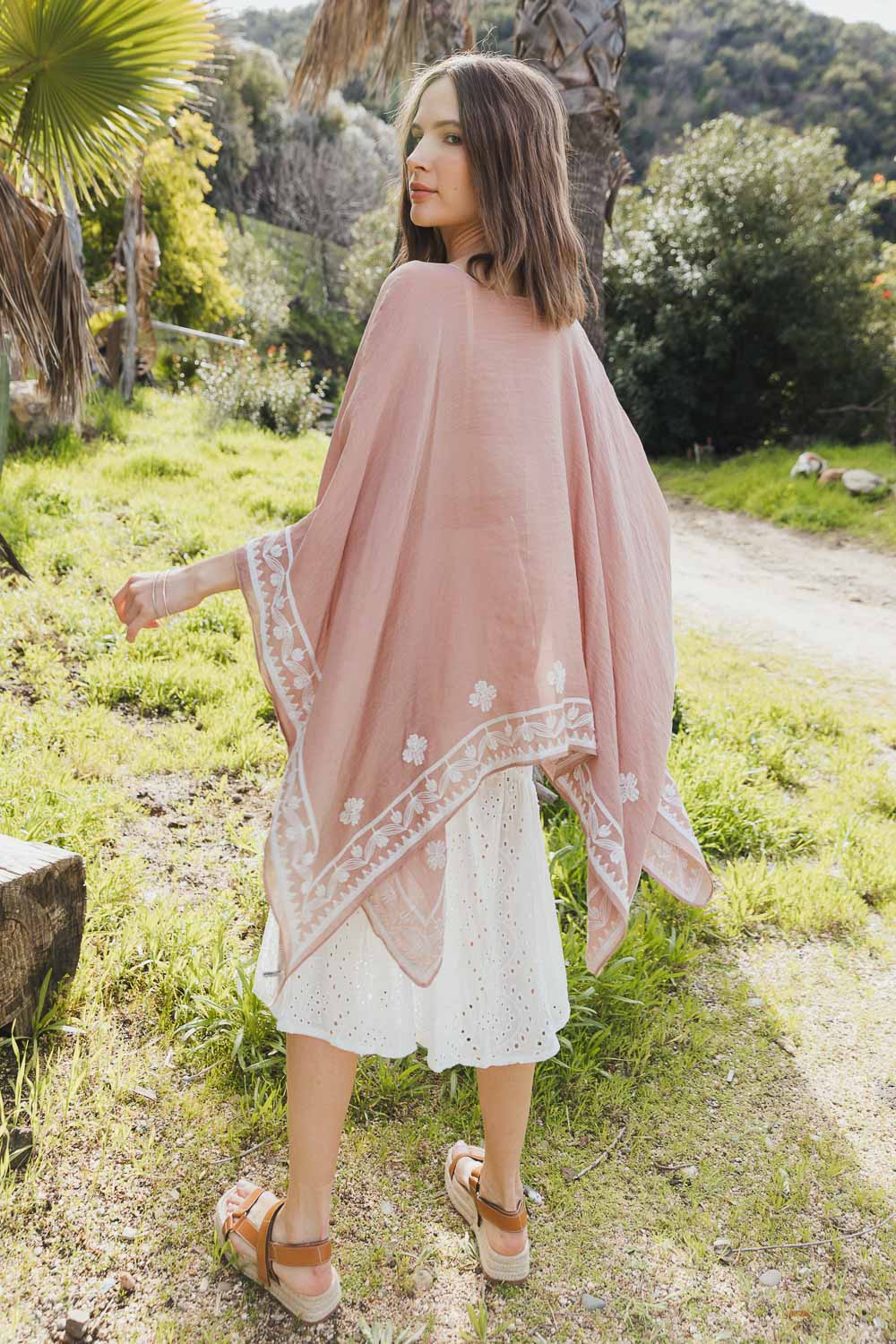 Floral Embroidered Sleeves Kimono Kimonos One Size / Taupe