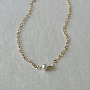 KOKO PEARL NECKLACE