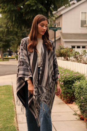 Striped Quatrefoil Flower Ruana Ponchos Black