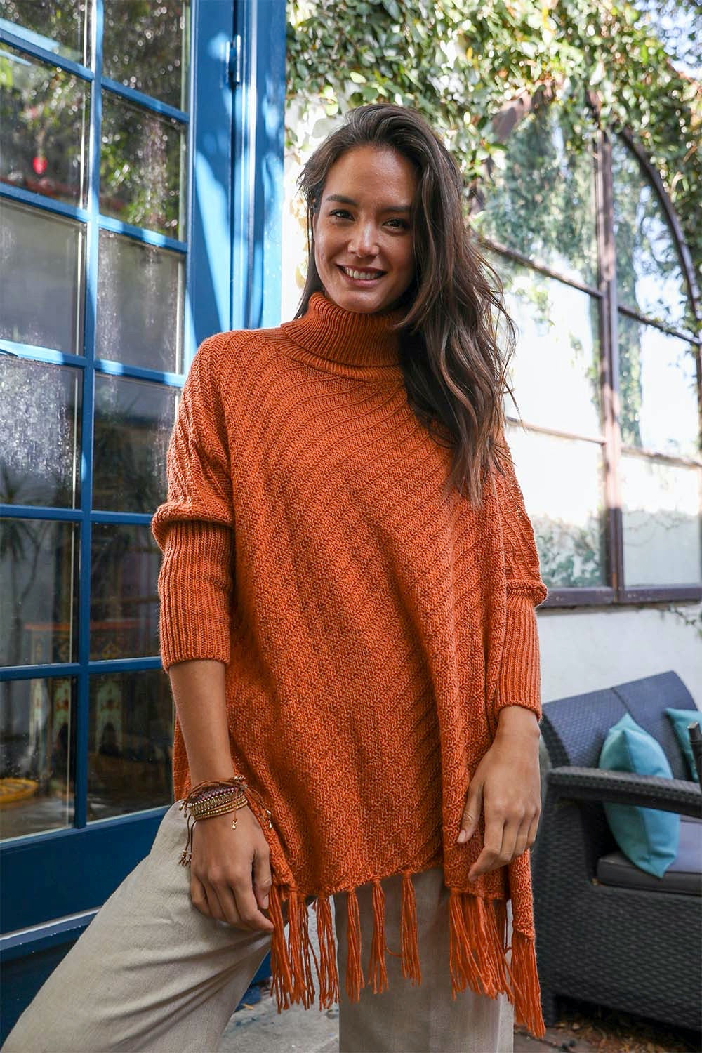 sheego Gebreide poncho met opstaande kraag en kwastjes in mos | Witt